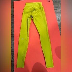 Alo 7/8 airlift leggings chartreuse / xs / super lightly used